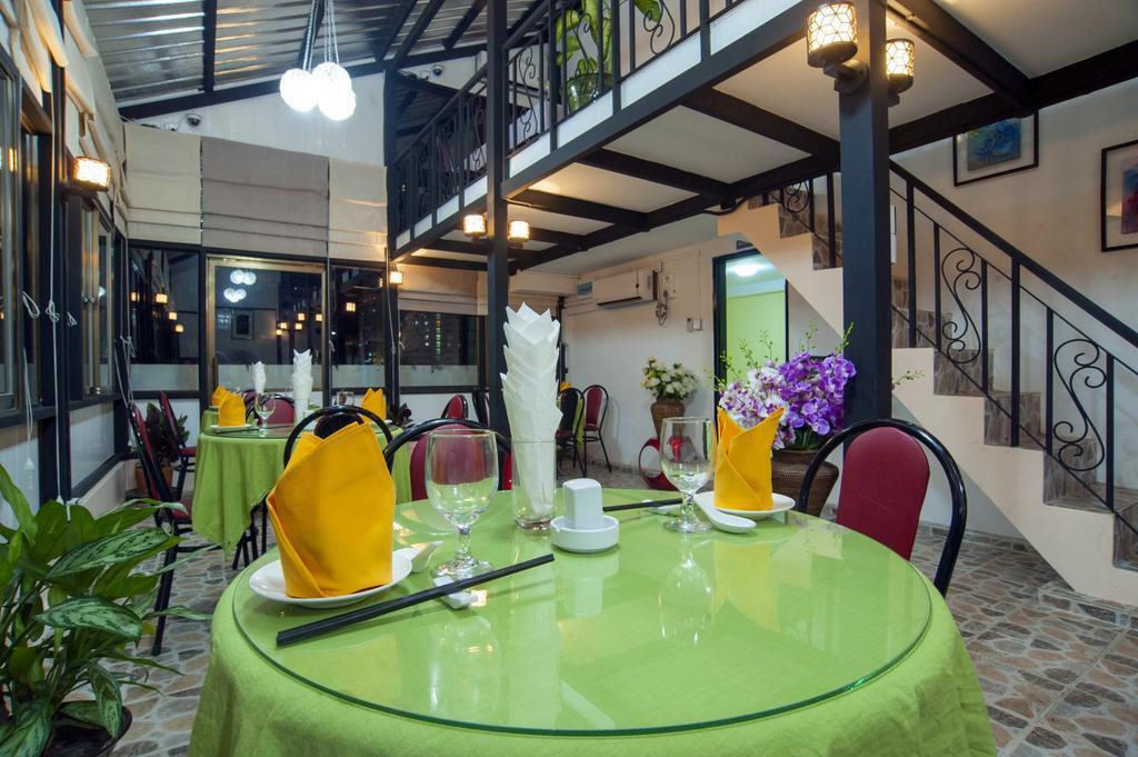 Agga Youth Hotel Yangon Exterior foto
