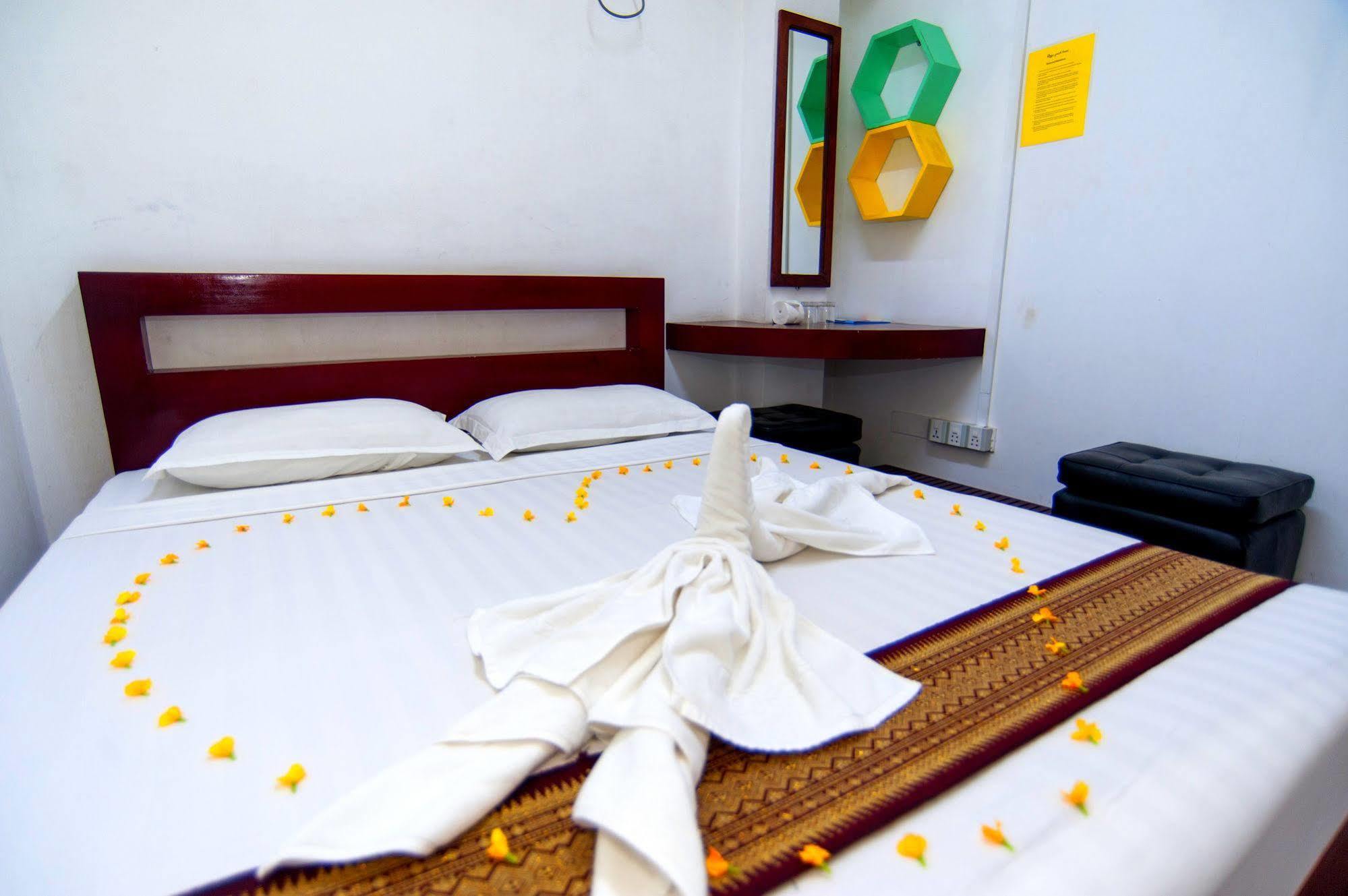 Agga Youth Hotel Yangon Exterior foto