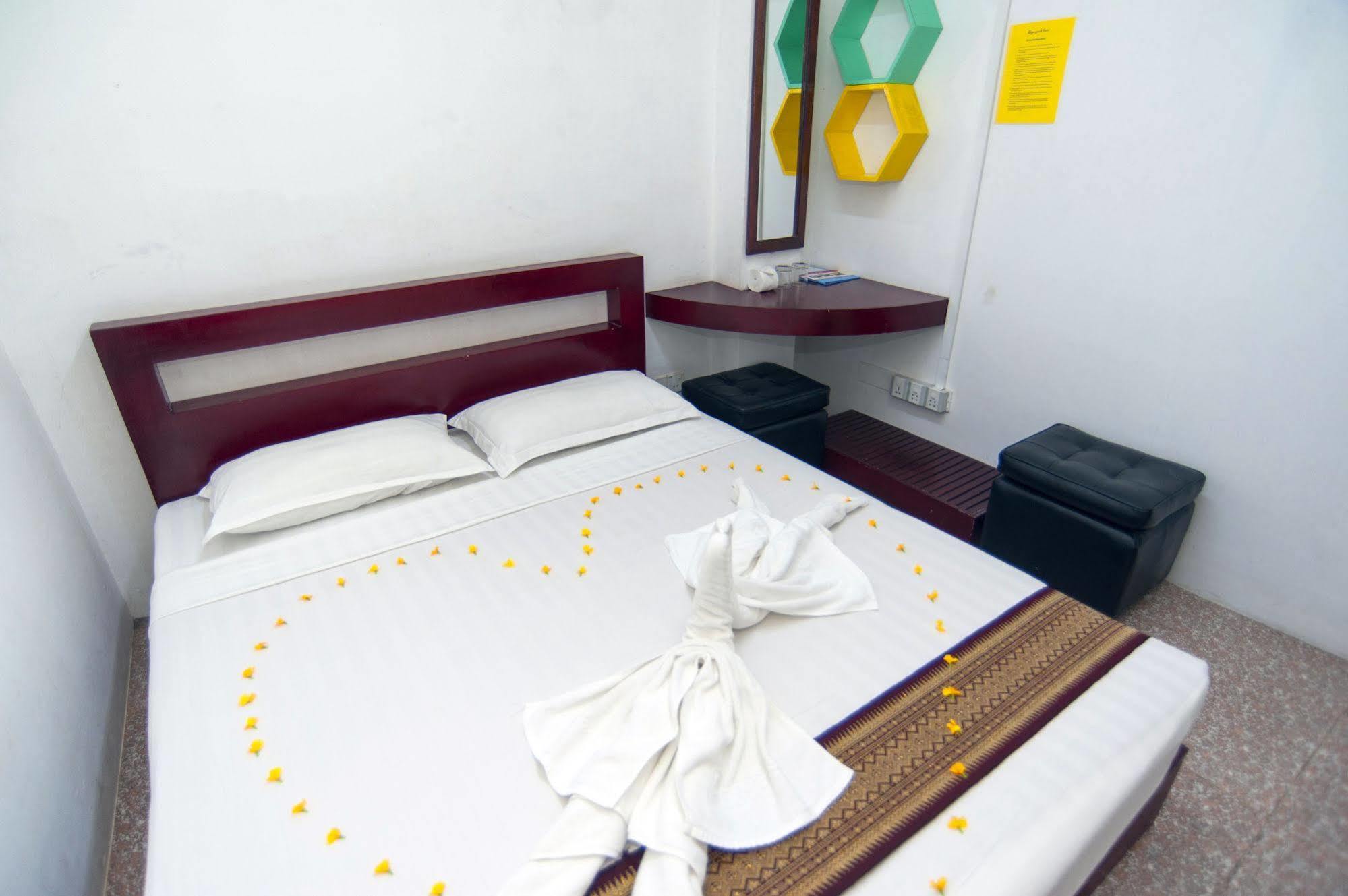 Agga Youth Hotel Yangon Exterior foto